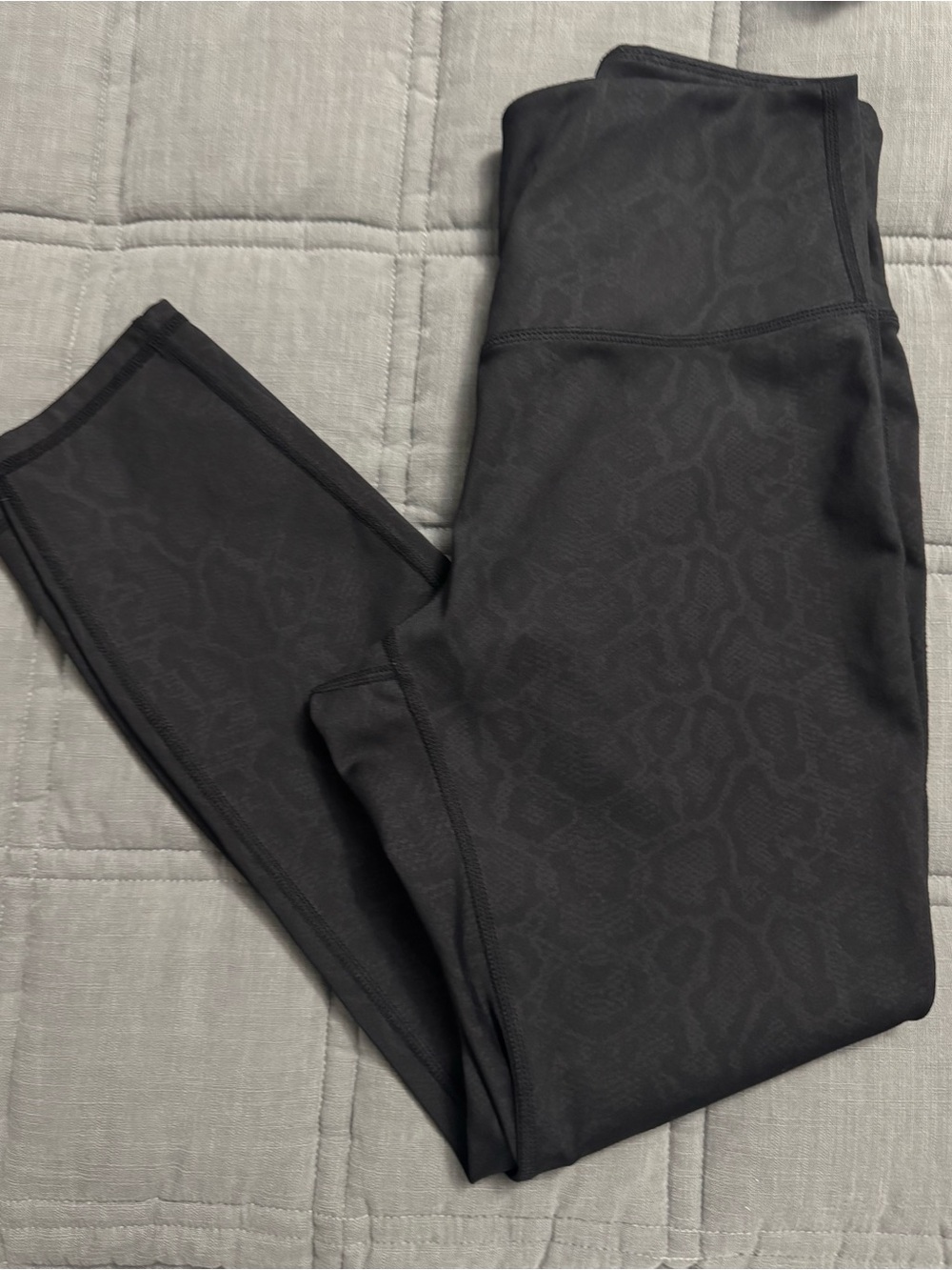 High-Waisted Black Leggings with Subtle Snake Print